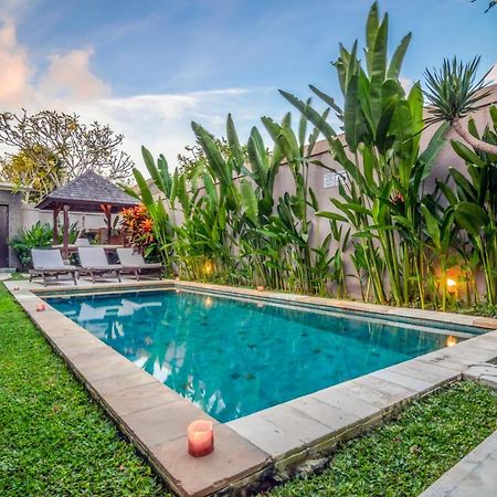 Bukit Kirana Villas Uluwatu Exterior foto